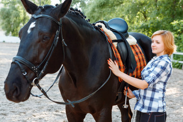 Fototapeta premium Girl standing near the horse 