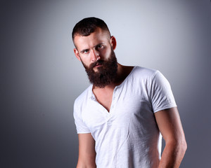 Obraz premium Portrait of handsome bearded man standing, isolated on grey