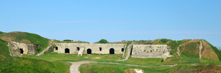 Fototapeta na wymiar Medieval ruins of bank of fortress