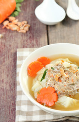 Minced pork wrapped in cabbage soup