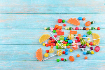 Obraz na płótnie Canvas Colorful candies on wooden background