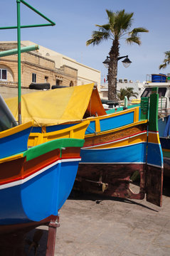 Poupe de Luzzu - bateau maltais à Marsaxlokk