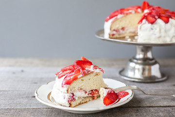strawberry cake on the cake stand