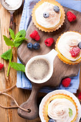 Homemade tartlets with lime curd and meringue 