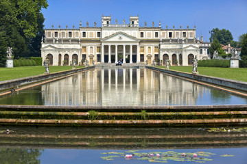 Fototapeta na wymiar Villa Pisani, famous venetian villas in the Veneto Region (Italy).