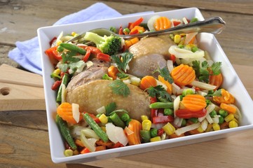 kurczak w warzywach © npls