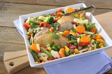 kurczak w warzywach © npls