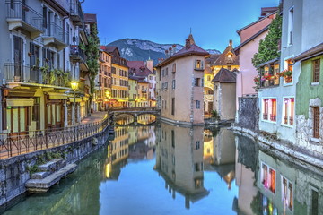 Quai de l'Ile and canal in Annecy old city, France, HDR - obrazy, fototapety, plakaty