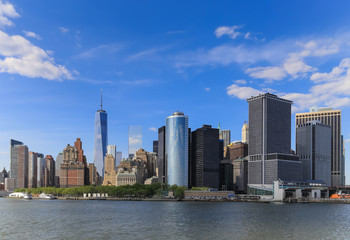 Fototapeta na wymiar Look back from the boat to Manhattan, New York City
