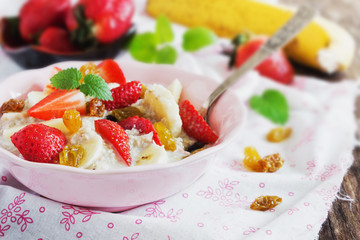 oatmeal and fresh fruit