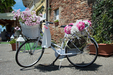 Fototapeta na wymiar Bicycle, bike, cycle decorated with flowers