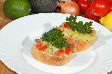 Avocado, Ciabatta, Guacamole,  Tomaten, Petersilie