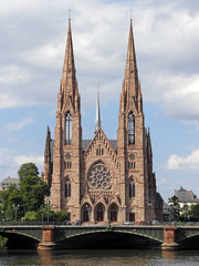 Fototapeta na wymiar Eglise Saint Paul - Strasbourg - France
