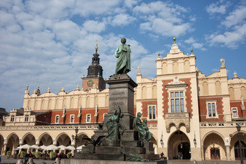 Fototapeta na wymiar Adam Mickiewicz Monument and Sukiennice in Krakow