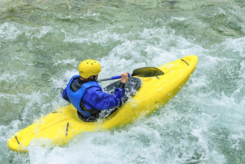 auf den rauhen Wassern der Soca unterwegs