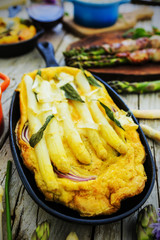 Asparagus - the delights of white and green asparagus