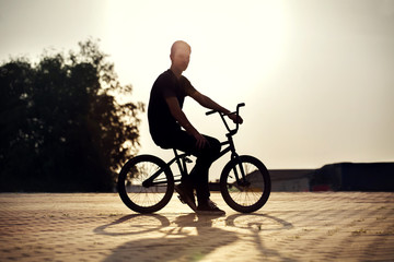 Obraz premium teenager on a bicycle