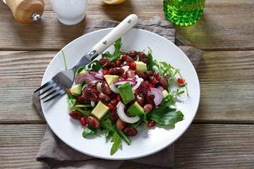 Delicious salad with beans and arugula