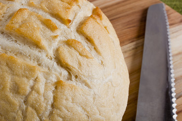 Round bread and a knife saw