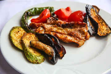 Grilled chicken with vegetables