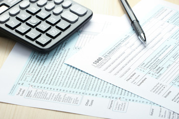Obraz premium Tax form and financial concept