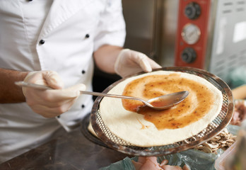 Cook  sauce for crude smears pizza