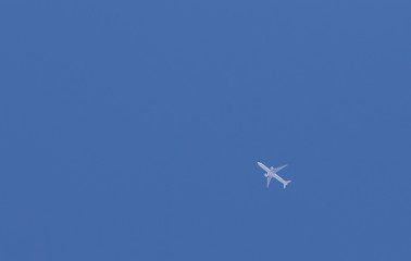 Trace d'avion dans le ciel