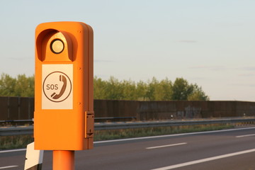 Notrufsäule auf der Autobahn