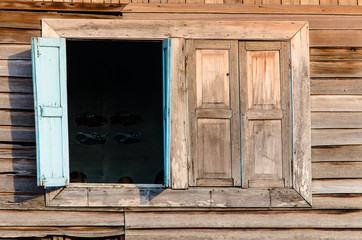 Fototapeta na wymiar Wood window