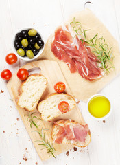 Bruschetta with tomatoes and prosciutto