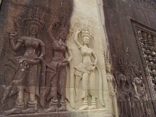 Angkor Wat engraving - dancer lady