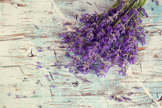 Fototapeta Fresh lavender on wood