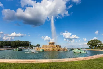 Papier Peint photo autocollant Fontaine Buckingham fountain and rainbows in Grant Park, Chicago, IL