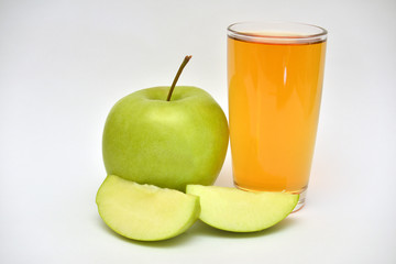 Apple juice and apple slices