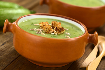 Zucchini cream soup with wholewheat croutons