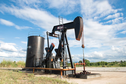 pumpjack pumping crude oil