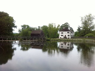 Fototapeta na wymiar House in the lake