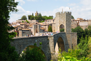 Obraz premium View of medieval bridge in Besalu. Catalonia