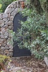 Alte Tür an Gebäude aus Holz