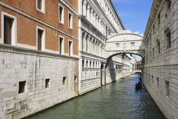 Fototapeta na wymiar View of the Bridge of Sighs or Ponte dei Sospiri , Venice, Italy 