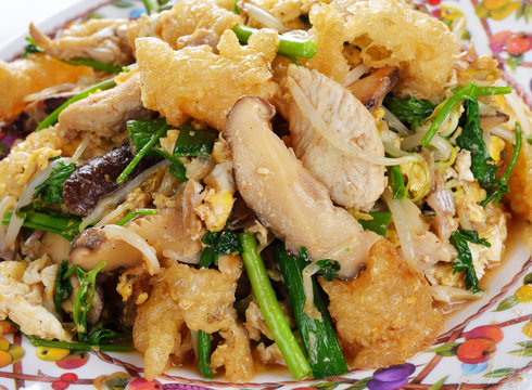 stir fry fish maw with egg and vegetable in chinese style