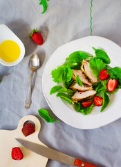 green salad with chicken and strawberry