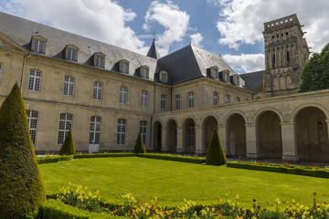 Fototapeta premium Abbaye aux Dames de Caen ( Calvados, Basse-Normandie ) - Le clo