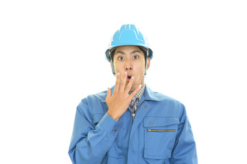 驚いた表情の作業員
