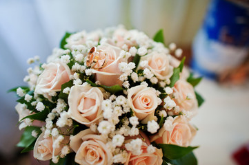wedding bouquet of rose with rings