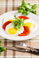 Fried eggs with vegetables