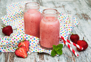 Strawberry fruit smoothies with fresh strawberries