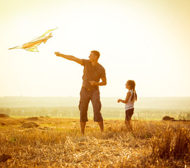 Dad with his daughter let a kite 