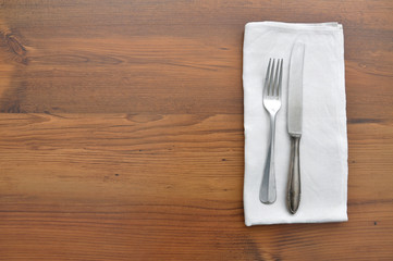 Alter  Loeffel auf Leinentuch