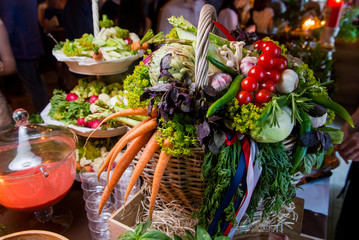 Vegetarian basket of vegetables/Lots of fresh vegetables in a basket on a table in the restaurant salt bar.